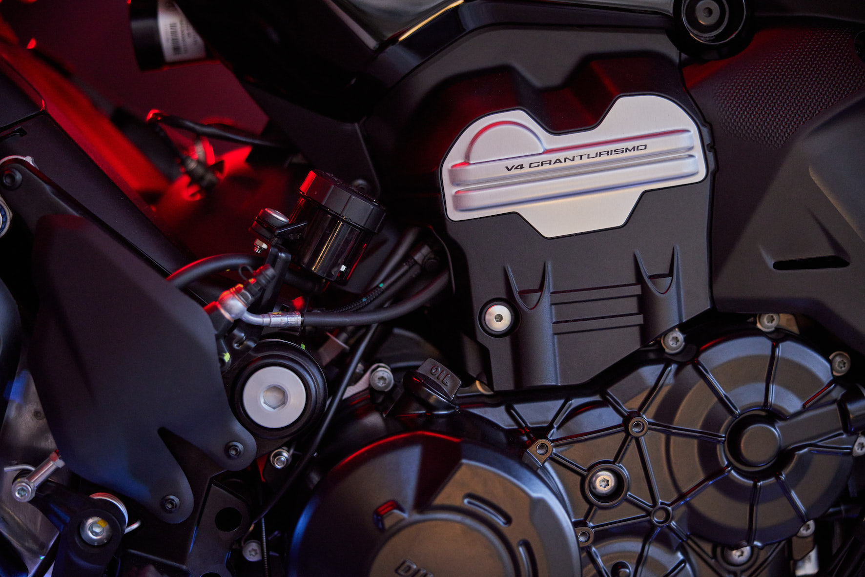 découvrez la puissance et le style inégalés des motos ducati, alliant élégance raffinée et vitesse fulgurante. plongez dans l'univers des deux-roues où performance et design se rencontrent pour offrir une expérience de conduite exceptionnelle.