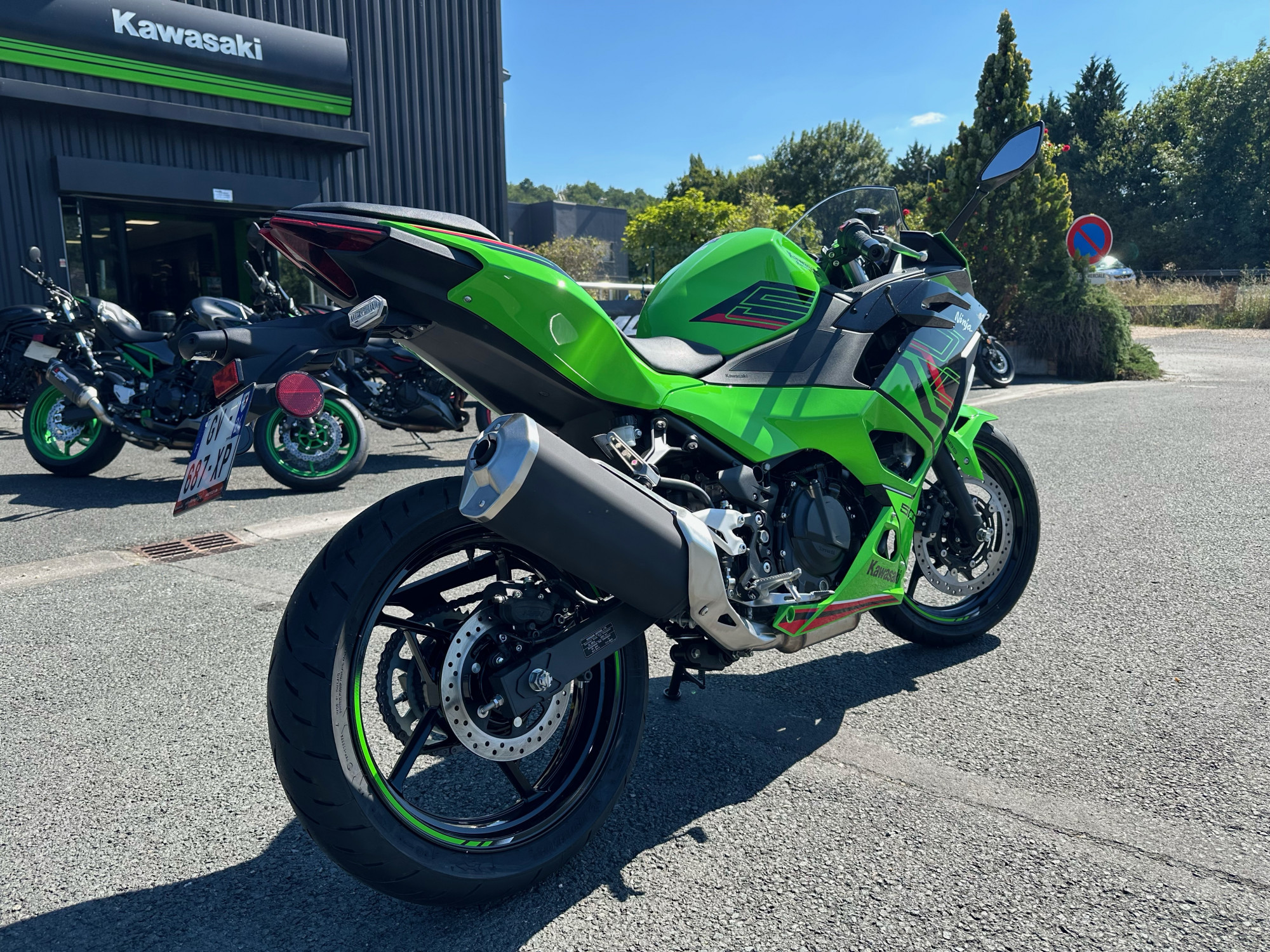 découvrez la puissance verte de kawasaki, alliant performances exceptionnelles et respect de l'environnement. explorez nos innovations écologiques pour une conduite durable et dynamique.