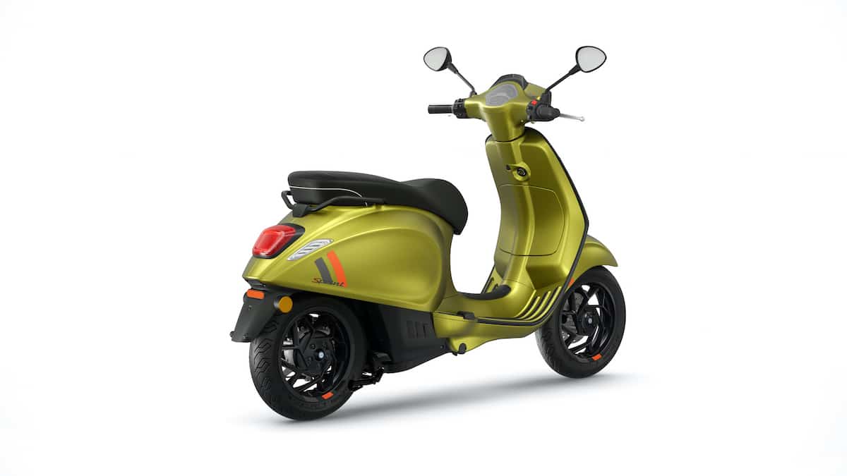 découvrez l'univers piaggio, où le style de vie rencontre l'amour de la mobilité. explorez nos scooters et motos emblématiques qui allient design, performance et liberté. adoptez une façon unique de rouler et exprimez votre personnalité au quotidien.