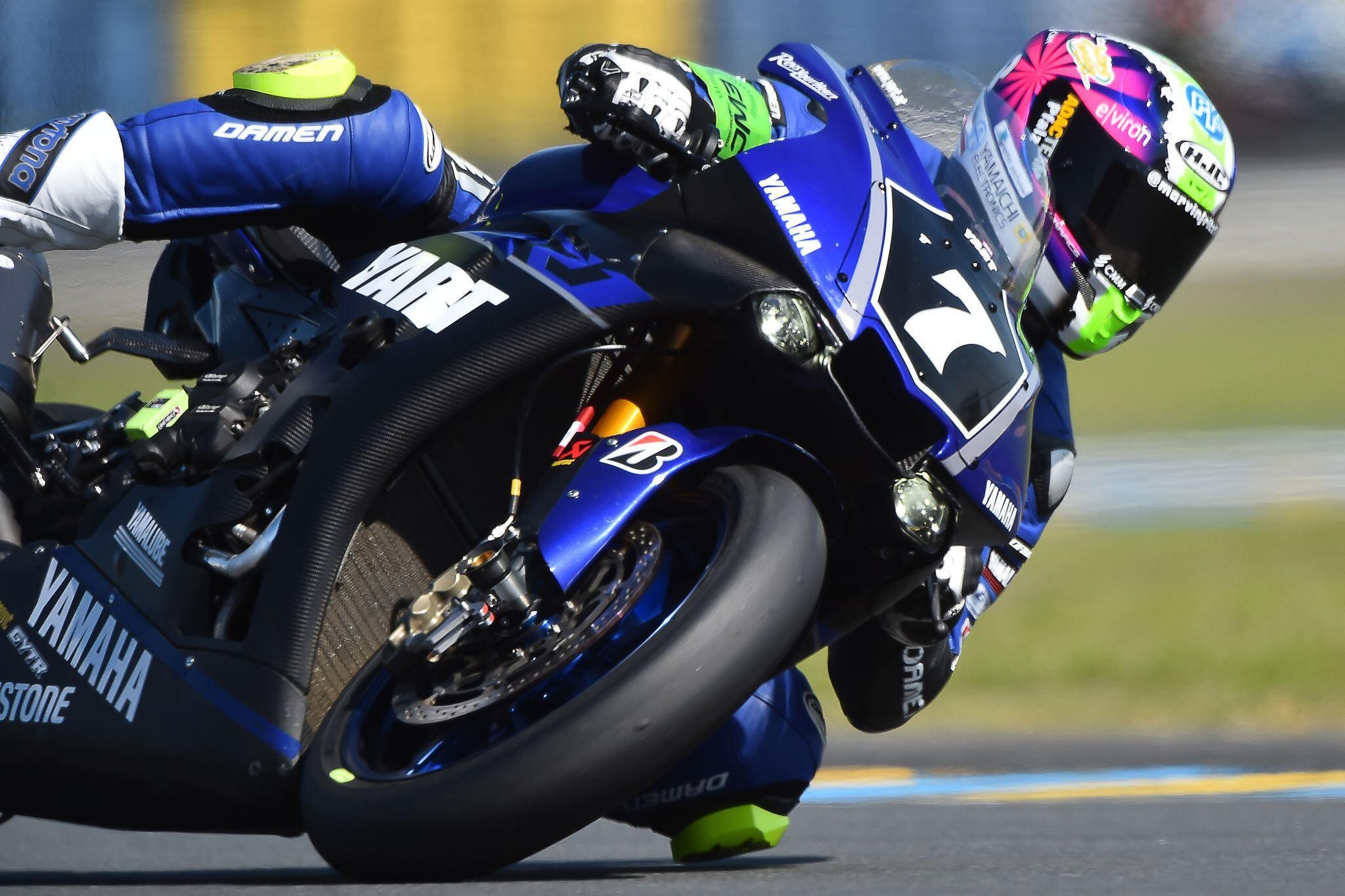découvrez l'univers fascinant de yamaha, symbole de l'art et de l'ingéniosité des motos japonaises. plongez dans l'histoire, la innovation et la passion qui font de chaque modèle une œuvre d'art sur deux roues.