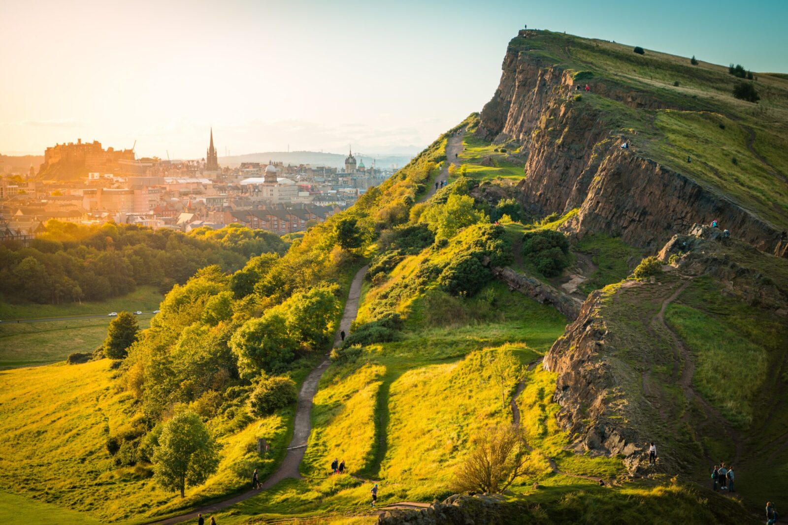 plongez dans l'univers captivant des légendes britanniques, des récits oubliés aux histoires emblématiques. redécouvrez les mythes qui ont façonné la culture britannique et laissez-vous envoûter par ces contes fascinants qui continuent d'inspirer.