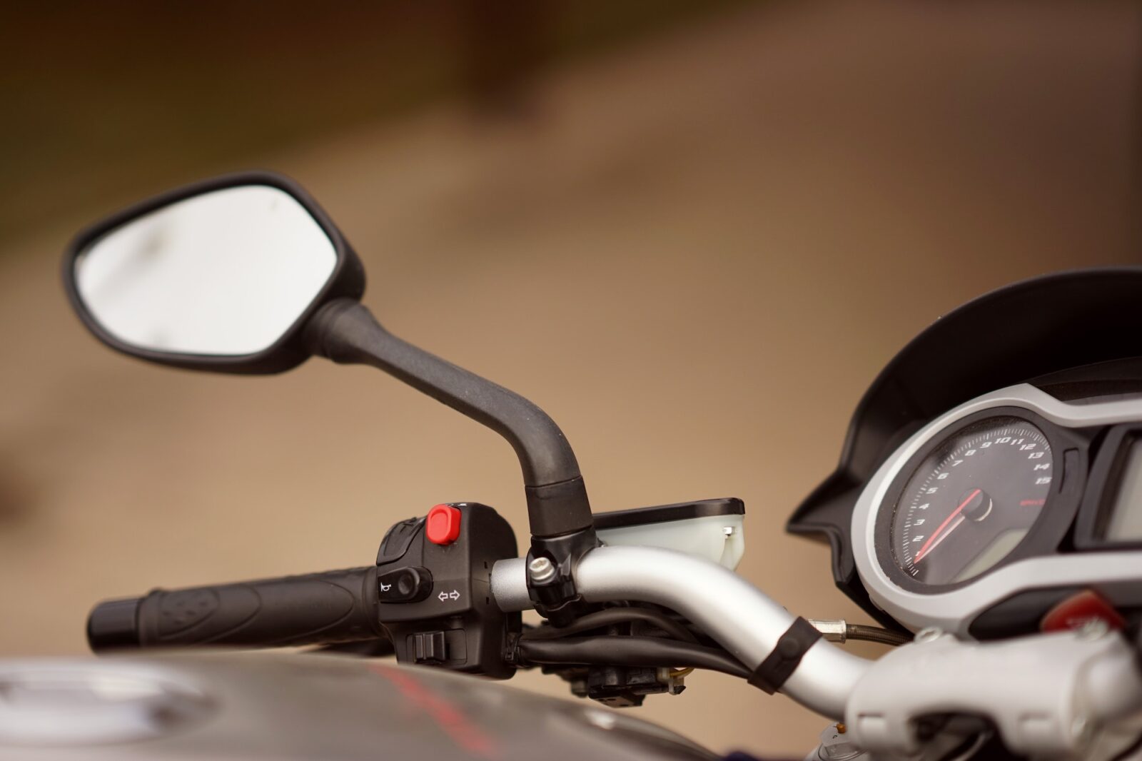 découvrez l'univers fascinant de la bsa, une légende britannique qui a su marquer l'histoire de la moto avec son élégance et son ingéniosité. plongez dans l'héritage de cette marque emblématique, ses modèles cultes et son impact inoubliable sur la culture moto.