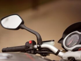 découvrez l'univers fascinant de la bsa, une légende britannique qui a su marquer l'histoire de la moto avec son élégance et son ingéniosité. plongez dans l'héritage de cette marque emblématique, ses modèles cultes et son impact inoubliable sur la culture moto.