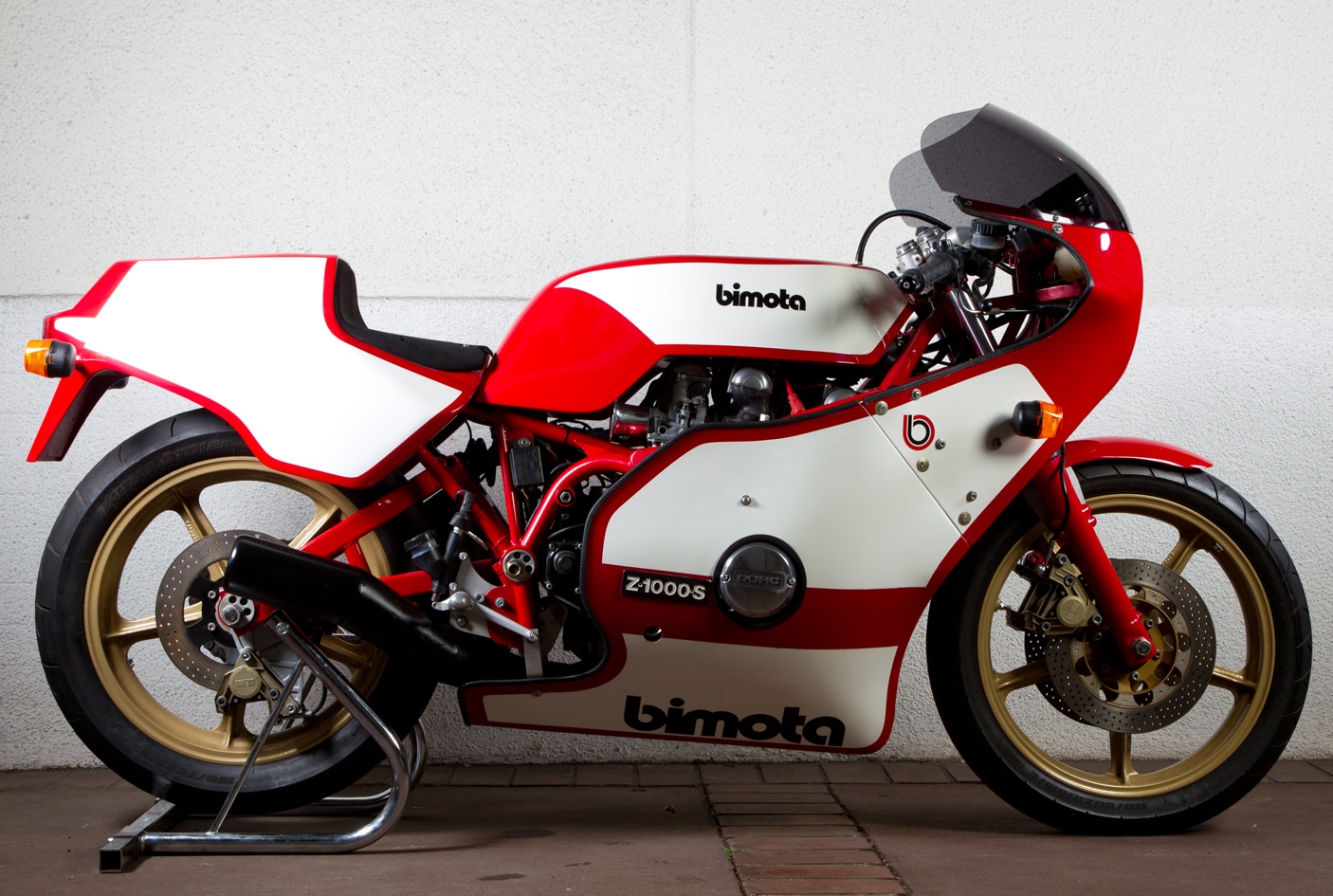 découvrez l'univers des motos bimota, dédiées aux puristes en quête d'authenticité et de performance. explorez des modèles alliant design raffiné, technologie de pointe et passion de la conduite.