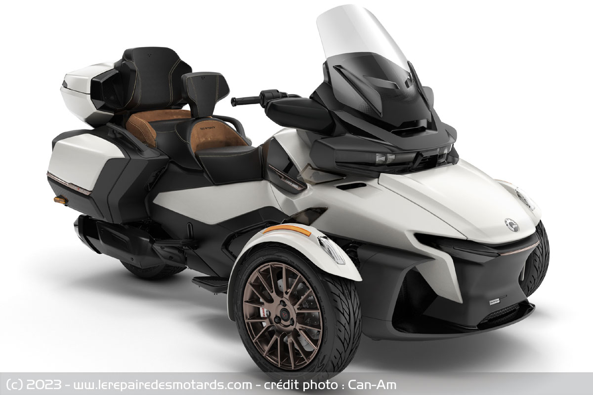 découvrez l'expérience unique du can-am trois-roues, un mélange parfait de puissance, confort et style. embarquez pour des aventures inoubliables sur la route et explorez de nouveaux horizons avec ce véhicule révolutionnaire.