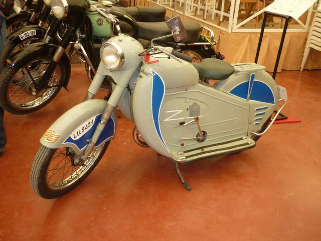 découvrez l'univers fascinant de la derbi espagnole, une course de motos emblématique célébrée pour sa passion, ses traditions et sa compétitivité. plongez au cœur de cet événement unique et vibrez au rythme des pilotes talentueux sur les circuits pittoresques d'espagne.
