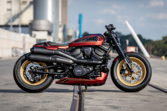 découvrez la harley sportster custom, une moto emblématique alliant puissance et style unique. personnalisez votre expérience de conduite avec des améliorations sur mesure et un design qui ne passe pas inaperçu. parfait pour les amateurs de sensations fortes et les passionnés de moto.