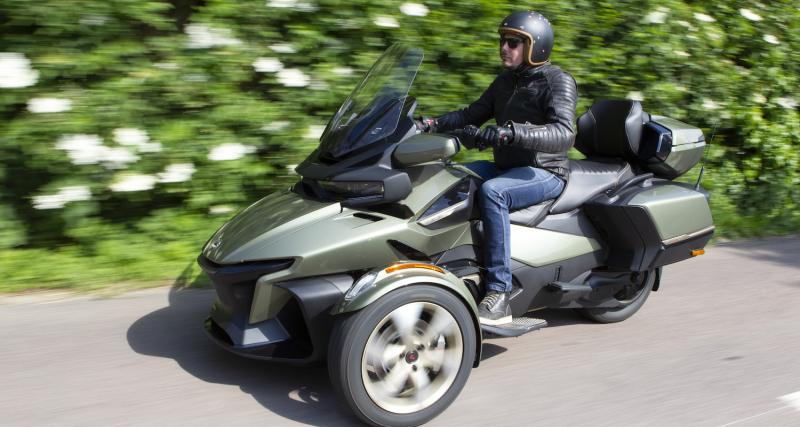 découvrez l'adrénaline et le plaisir de conduire un can-am trois roues. vivez une expérience inoubliable sur route, alliant confort et performance. parfait pour les amateurs de sensations fortes et les aventuriers en quête de liberté.