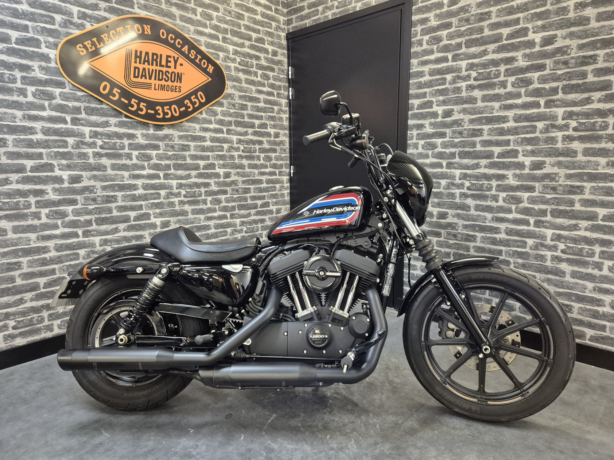 découvrez l'univers unique du harley sportster custom, une moto alliant performance et esthétique. personnalisez votre conduite avec un design personnalisé, des accessoires variés et une expérience de conduite inégalée. plongez dans le monde de la moto et exprimez votre style avec le sportster custom.