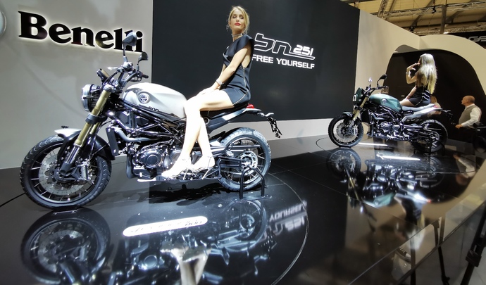 découvrez le benelli leoncino, un parfait mélange de style rétro et de modernité. cette moto emblématique allie performance et design intemporel, offrant une expérience de conduite inégalée pour les passionnés de deux-roues.