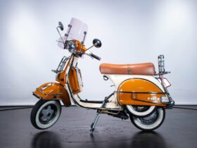 découvrez le scooter vintage lml star, un classique intemporel alliant charme rétro et performance moderne. parfait pour les amateurs de sensations et de style, ce scooter vous transporte dans l'univers des années 70 avec son design unique et ses caractéristiques techniques avancées. idéal pour les balades en ville ou des escapades sur routes sinueuses, le lml star est l'alliance parfaite entre esthétique et praticité.