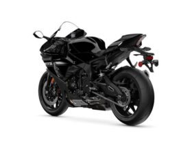 découvrez la yamaha r1, une moto sportive emblématique alliant puissance, technologie avancée et design exceptionnel. idéale pour les passionnés de vitesse, la r1 vous offre une expérience de conduite inégalée sur route et sur circuit.