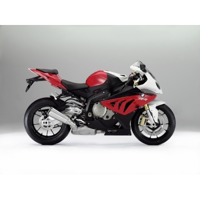 découvrez la bmw s1000rr, la quintessence de la vitesse allemande. performances exceptionnelles, design audacieux et technologie de pointe se marient pour offrir une expérience de conduite inégalée. préparez-vous à vivre la puissance sur deux roues.