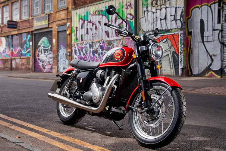 découvrez la bsa gold star renaissance, une moto emblématique qui allie design rétro et performances modernes. plongez dans l'héritage d'une légende tout en profitant de la technologie d'aujourd'hui. parfaite pour les passionnés de vintage et les amateurs de sensations fortes.