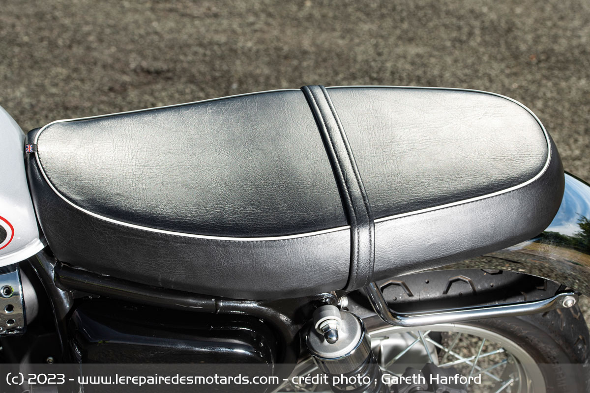 découvrez la bsa gold star renaissance, une réincarnation captivante d'une légende du motocyclisme. alliant design vintage et technologies modernes, cette moto offre une performance exceptionnelle et un style rétro raffiné. plongez dans l'univers de la moto avec une véritable icône qui ravira les passionnés.