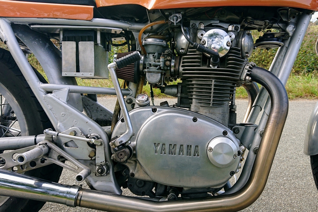 découvrez la cagiva elefant, une légende tout-terrain qui allie puissance et performance. plongez dans l'univers de cette moto emblématique qui a conquis les passionnés d'adrénaline à travers les défis les plus extrêmes. explorez ses spécifications, son histoire et pourquoi elle reste un choix incontournable pour les aventuriers.