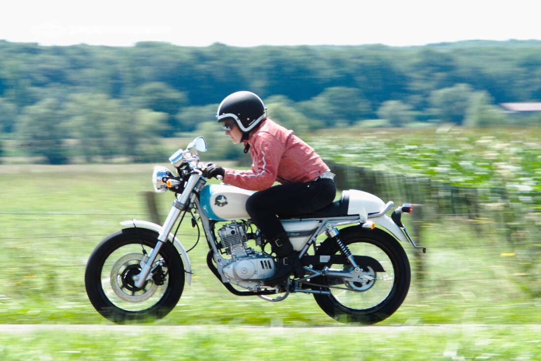 découvrez le mash 500, le café-racer accessible qui allie style vintage et performances modernes. parfait pour les amoureux de la moto, il est conçu pour offrir une expérience de conduite unique, alliant esthétique et praticité. un incontournable pour tous les passionnés de deux-roues.