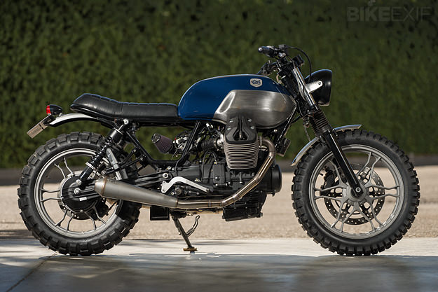 découvrez la moto guzzi v7, une icône du motocyclisme alliant style vintage et performances modernes. explorez son design élégant, son moteur puissant et son confort de conduite exceptionnel, parfait pour les passionnés de motos à la recherche d'une expérience unique sur deux roues.