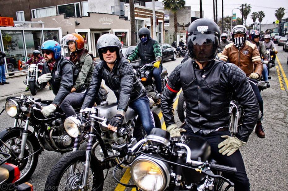 découvrez l'univers fascinant des motos vintage, alliant style rétro et performance. parcourez notre sélection de modèles emblématiques et plongez dans l'histoire des deux-roues d'exception.
