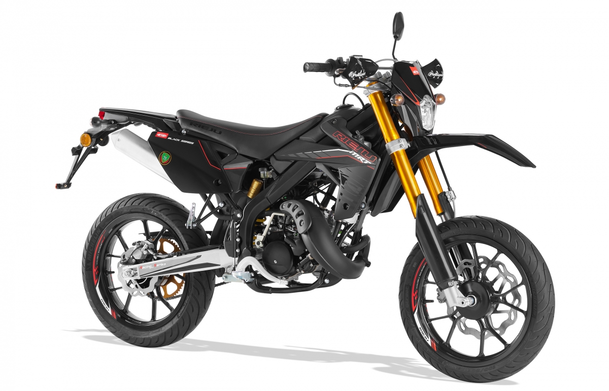 découvrez la rieju mrt, une moto légère idéale pour vos aventures sur chemins. conçue pour allier performance et maniabilité, elle vous offre une expérience de conduite unique en pleine nature. parfaite pour les passionnés de trails et de sensations fortes!