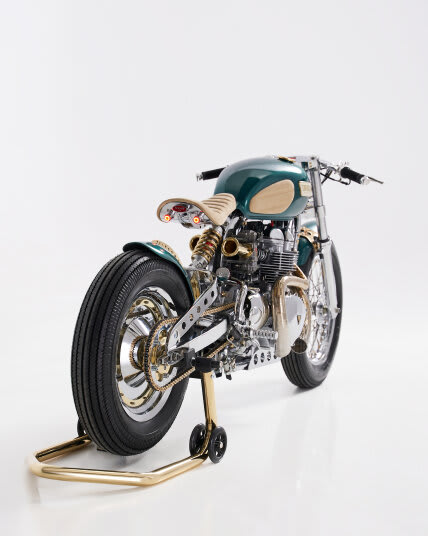 découvrez la triumph bonneville, une moto au charme rétro intemporel qui allie élégance classique et performance moderne. plongez dans l'univers de la conduite vintage avec un modèle mythique qui fait rêver les passionnés de deux-roues.