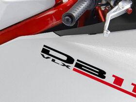 découvrez la bimota db11, une exclusivité alliant performance et design exceptionnel. cette moto italienne incarne l'innovation et l'artisanat de pointe, offrant une expérience de conduite inégalée pour les passionnés de deux-roues.