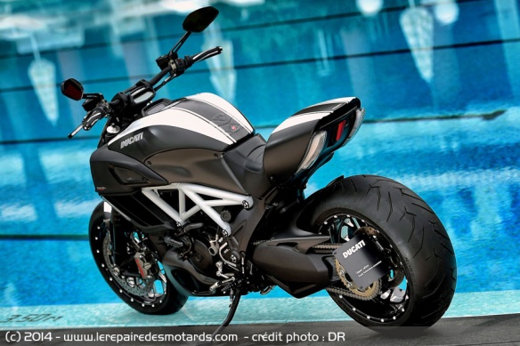 découvrez la ducati diavel, une power cruiser sans compromis alliant puissance, performance et style audacieux. plongez dans une expérience de conduite intense avec un moteur puissant et un design moderne qui captivent les passionnés de moto.