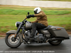 découvrez la harley road king, un mélange parfait d'élégance et de confort. ce modèle emblématique allie style classique et performance, offrant une expérience de conduite inégalée sur toutes les routes. préparez-vous à parcourir des kilomètres avec classe et sérénité.