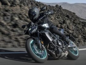 découvrez la yamaha mt-09 roadster, une moto dynamique alliant performance et confort. avec son moteur explosif, son design moderne et sa technologie avancée, elle offre une expérience de conduite inégalée pour les passionnés de sensations fortes. préparez-vous à dominer les routes avec style.