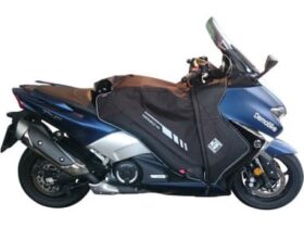 découvrez le yamaha t-max, le scooter qui allie performance, confort et design. parfait pour la ville ou les longues balades, il offre une expérience de conduite inégalée avec sa puissance exceptionnellement fluide et ses équipements modernes. prêt à redéfinir vos trajets quotidiens ?