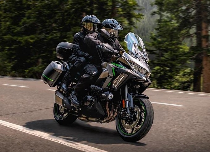 découvrez la kawasaki versys, une moto alliant confort, performance et polyvalence. idéale pour les trajets quotidiens comme pour les aventures sur route, la versys vous offre une expérience de conduite inégalée grâce à son design ergonomique et ses fonctionnalités avancées.