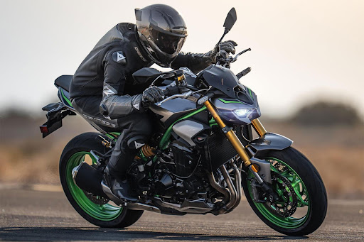 découvrez la kawasaki z900 roadster, une moto sportive alliant puissance et agilité. avec son design moderne et son moteur robuste, elle offre une expérience de conduite inégalée, parfaite pour les passionnés de sensations fortes.