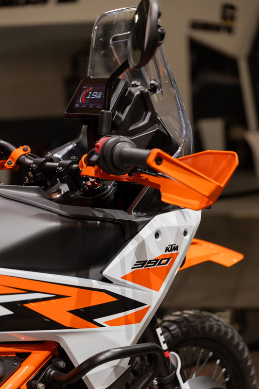 découvrez l'univers de la ktm aventure accessible, une expérience inoubliable pour les passionnés de moto. explorez des terrains variés avec des modèles spécialement conçus pour tous les niveaux. joignez-vous à nous pour des aventures palpitantes et accessibles à tous !