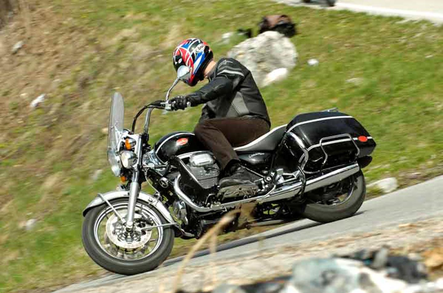 découvrez la moto guzzi california, une motocyclette emblématique alliant puissance, confort et style. avec son design classique et ses performances exceptionnelles, la california est idéale pour les passionnés de balades sur route. plongez dans l'univers de la moto italienne et vivez des aventures inoubliables.