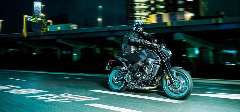 découvrez la yamaha mt-09 roadster, une moto agile et puissante, alliant performance et design moderne. parfaite pour les amateurs de sensations fortes, elle offre une expérience de conduite inégalée sur route. vivez l'adrénaline à chaque virage grâce à son moteur dynamique et son châssis léger.