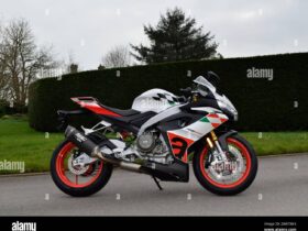 découvrez la cagiva mito, une sportive italienne emblématique au design affûté et aux performances dynamiques. plongez dans l'univers des motos hautes performances où élégance et puissance s'unissent pour offrir une expérience de conduite inégalée.