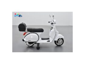 découvrez le scooter rétro sensation, alliant vintage et modernité pour une expérience de conduite unique. éveillez votre passion pour les deux-roues avec son design emblématique et ses performances optimales. parfait pour les balades en ville ou les escapades sur route, ce scooter vous offre un style inimitable et une aventure mémorable.