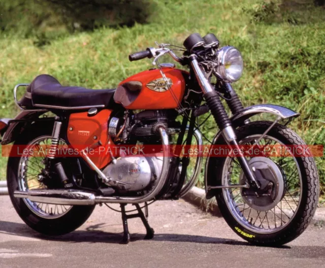 découvrez la bsa a65, une moto classique intemporelle alliant style vintage et performance. plongez dans l'histoire de la moto avec ce modèle emblématique qui capture l'essence de l'âge d'or des deux-roues britanniques.