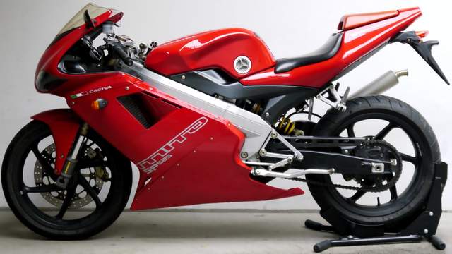 découvrez la cagiva mito, une authentique sportive italienne qui allie performance, style et technologie. plongez dans l'univers des motos d'exception avec ce modèle emblématique qui a marqué l'histoire des deux-roues. une expérience de conduite inégalée vous attend !