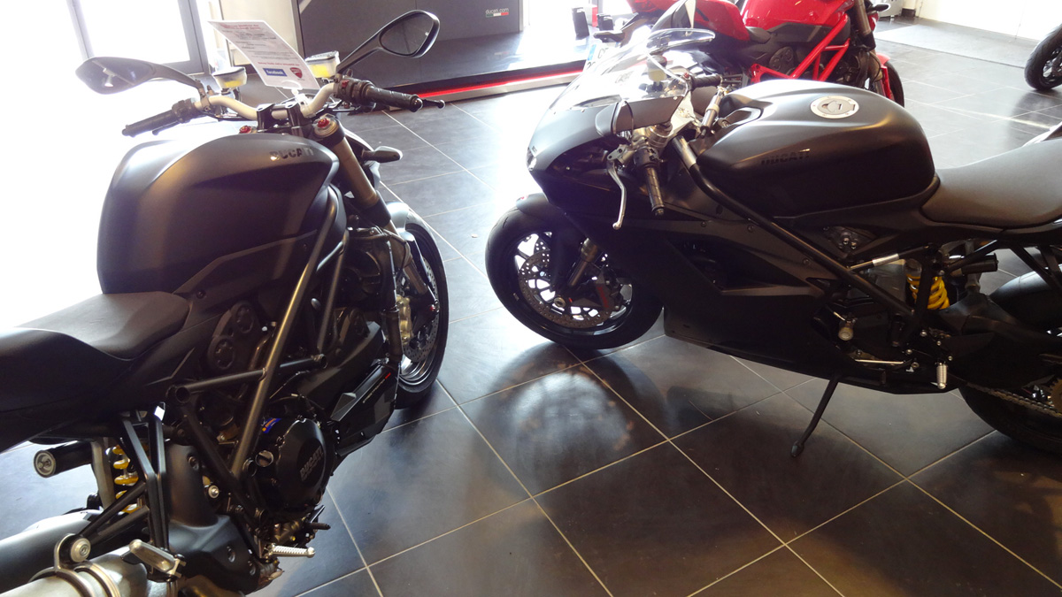 découvrez la ducati 848, une moto sportive alliant puissance et élégance. sa conception raffinée et ses performances impressionnantes en font un choix idéal pour les passionnés de vitesse et de style.