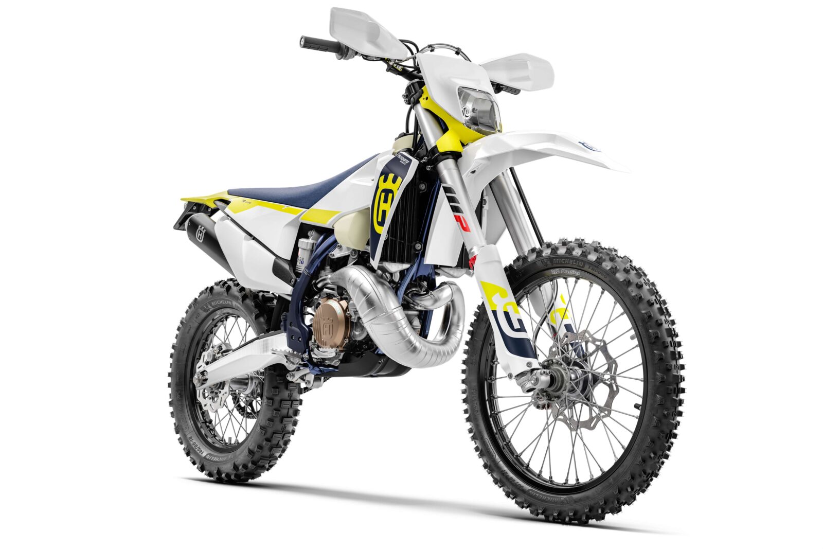 découvrez la husqvarna tc, une référence incontournable dans le monde du motocross. performante et polyvalente, cette moto combine puissance, agilité et technologie de pointe pour offrir aux pilotes une expérience de conduite inégalée sur tous les terrains.