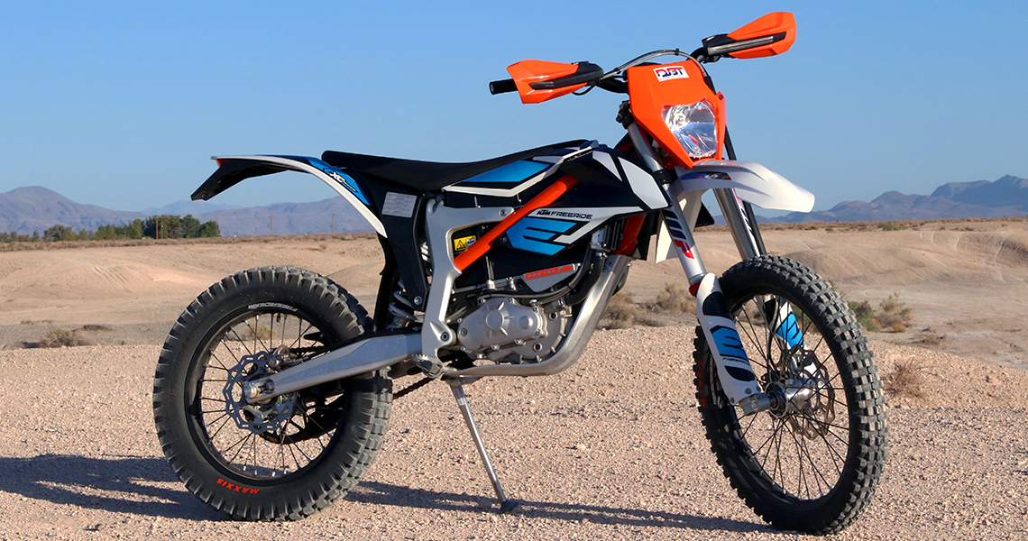 découvrez le ktm freeride électrique, une moto tout-terrain innovante alliant performance et respect de l'environnement. idéale pour les aventuriers en quête de sensations fortes, elle offre une conduite silencieuse et sans émissions, parfaite pour explorer des terrains variés. plongez dans l'univers de la mobilité électrique avec ce modèle révolutionnaire.