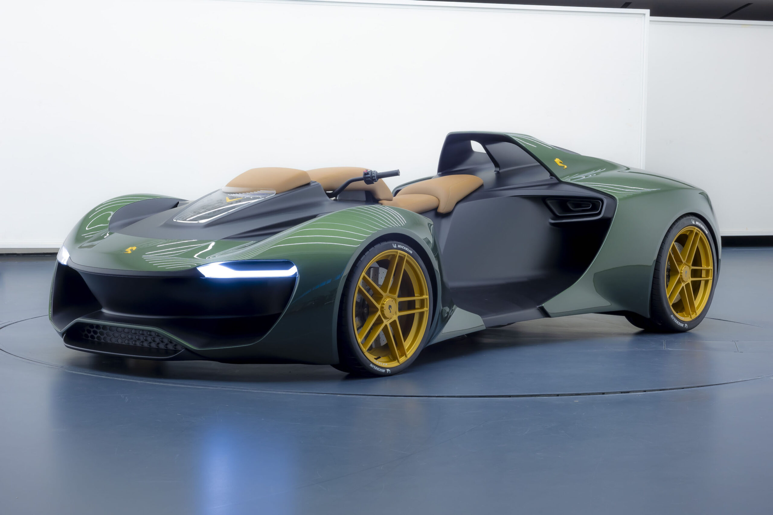 découvrez l'univers du luxe américain sur deux roues. explorez des motos haut de gamme alliant performance, design sophistiqué et confort d'exception, pour une expérience de conduite inégalée.