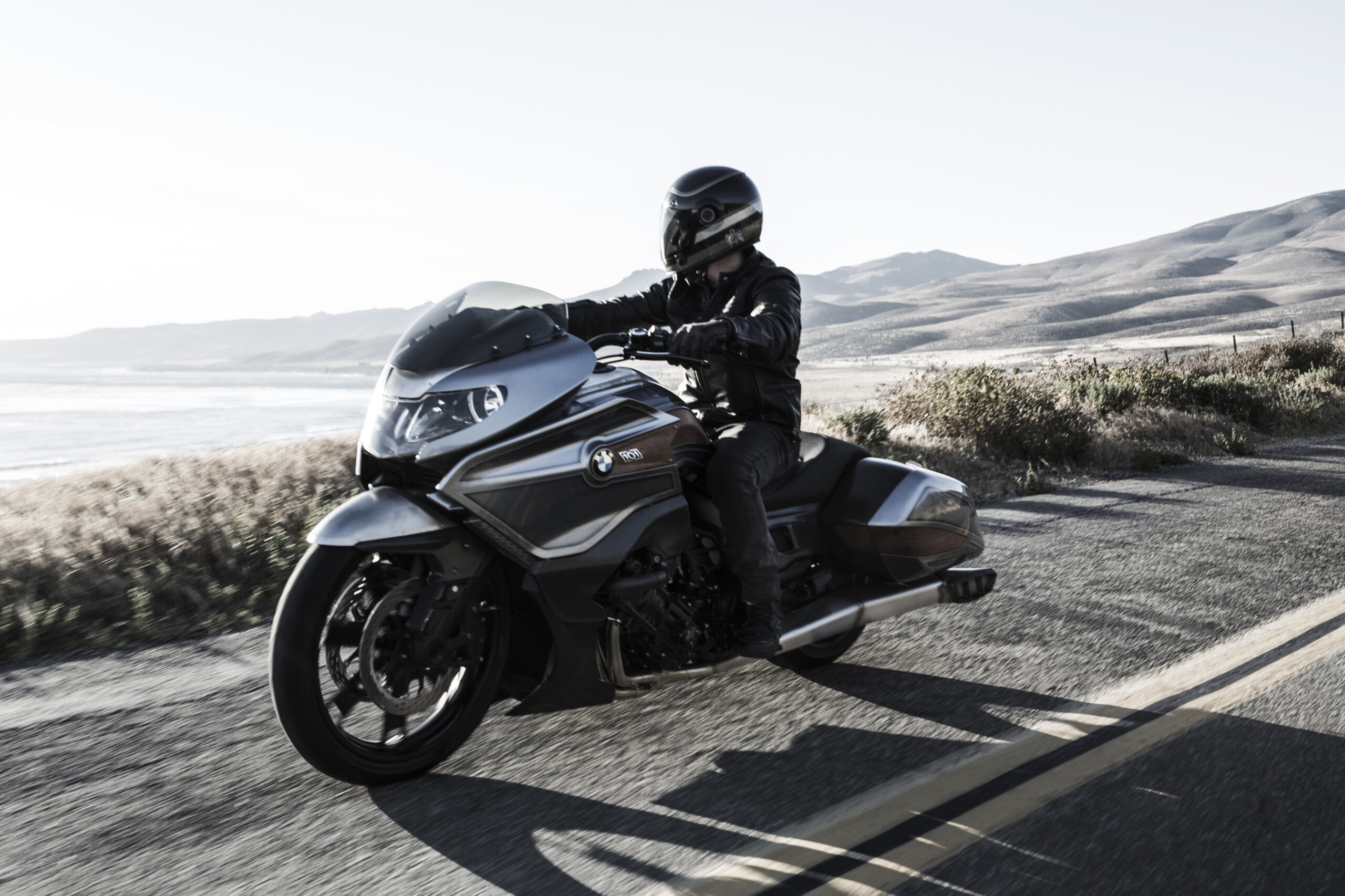 découvrez l'univers fascinant du luxe américain à travers une sélection de motos d'exception. alliant performance, design raffiné et innovations technologiques, plongez dans l'élégance et la puissance des deux-roues haut de gamme qui redéfinissent le plaisir de conduire.