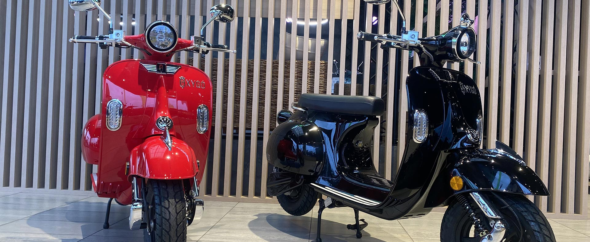 découvrez le scooter rétro sensation, alliant élégance intemporelle et performance moderne. parfait pour les amateurs de style vintage, il vous fera vivre des sensations uniques sur la route. optez pour l'authenticité et le chic avec notre scooter au design classique.