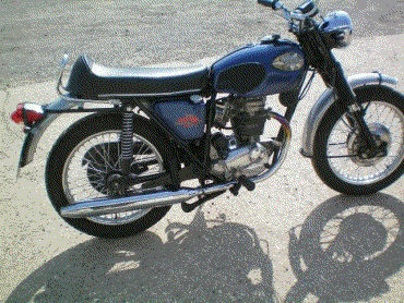 découvrez la bsa starfire, une moto emblématique qui allie style rétro et performance moderne. plongez dans l'univers fascinant de cette machine légendaire et explorez ses caractéristiques uniques qui séduisent les passionnés de motocyclisme.