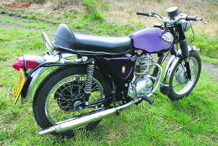 découvrez la bsa starfire, une moto emblématique alliant design rétro et performance moderne. plongez dans l'histoire de ce modèle iconique et explorez ses caractéristiques techniques fascinantes qui séduiront les passionnés de deux-roues.