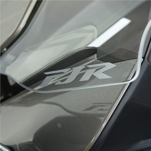 découvrez la fjr1300, la moto idéale pour vos aventures touristiques. alliez confort, performance et style pour des trajets inoubliables sur les routes. explorez de nouvelles destinations et vivez des moments exceptionnels sur deux roues.