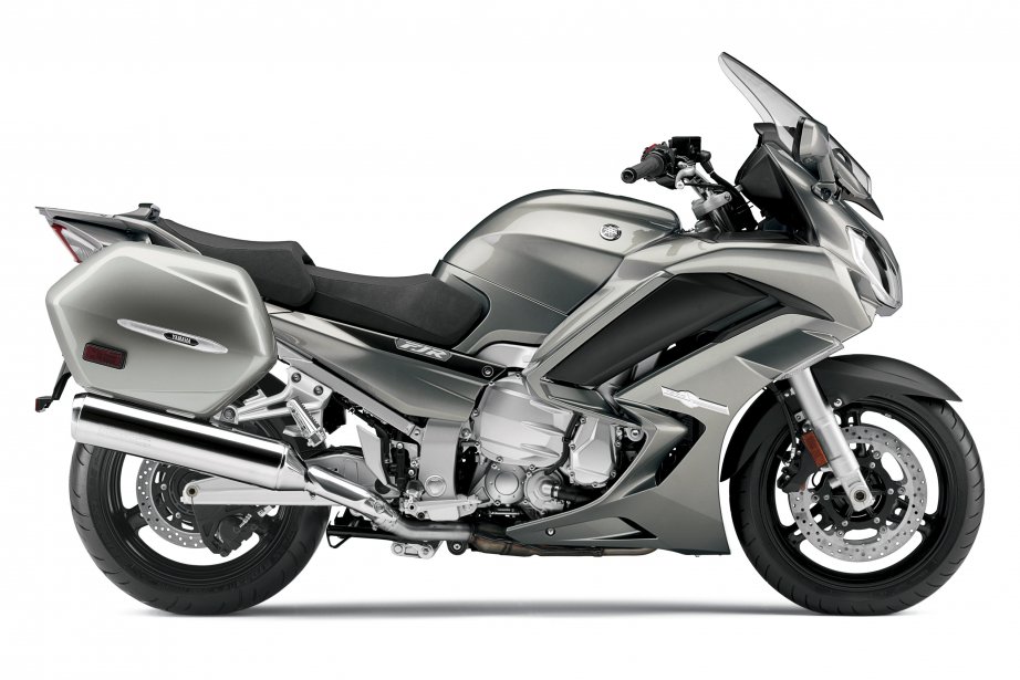 découvrez la majestueuse fjr 1300, la moto idéale pour les passionnés de tourisme. profitez de ses performances de pointe, de son confort inégalé et de sa technologie avancée pour des voyages inoubliables sur les routes sinueuses et panoramiques. embarquez pour l'aventure en toute sérénité avec la fjr 1300.