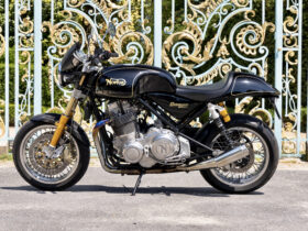 découvrez la norton 961 sport, une motocyclette alliant performance et élégance. ce modèle emblématique incarne le savoir-faire britannique avec son design rétro et ses technologies modernes. parfaite pour les passionnés de motos, la 961 sport offre une conduite dynamique et un style inégalé sur la route.
